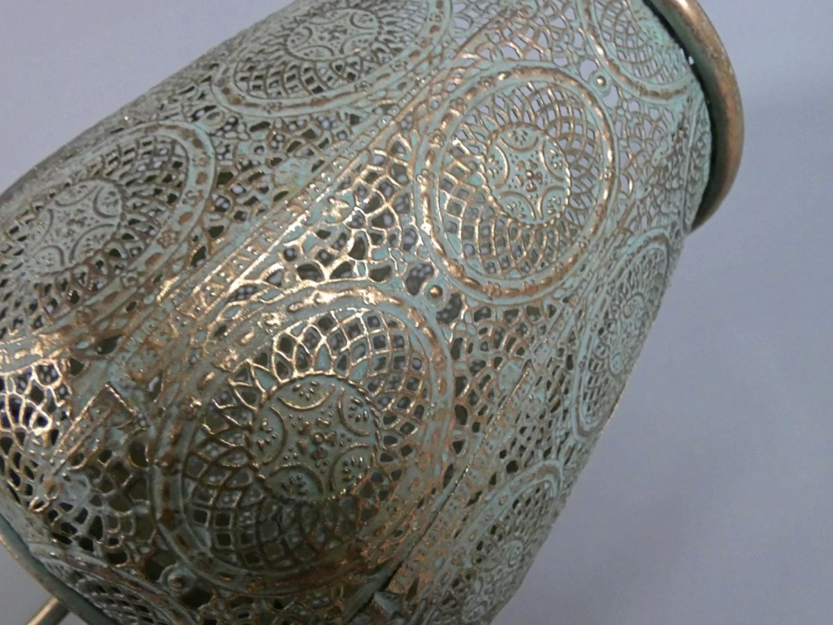 Opengewerkte metalen bloempot - foto 5