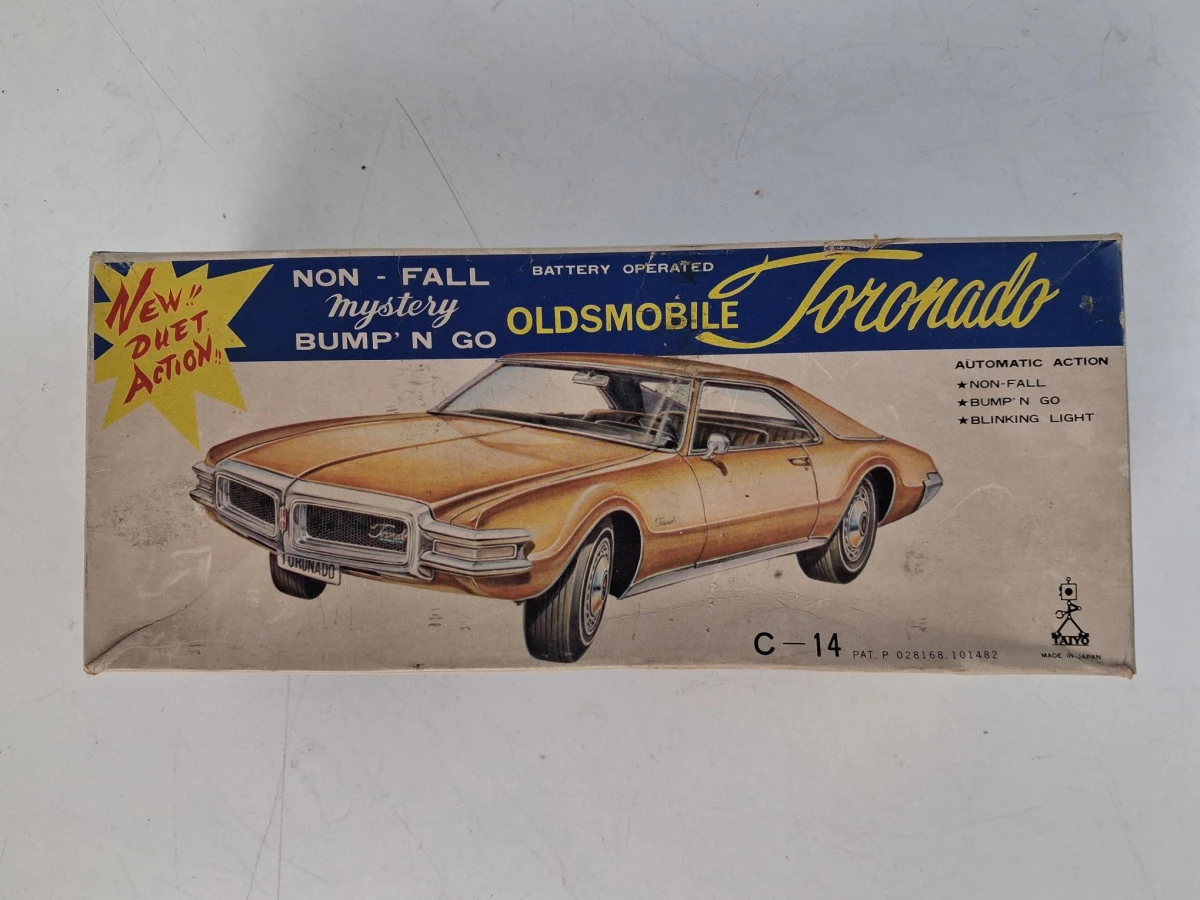 Vintage blikken speelgoedauto, de Oldsmobile Toronado - foto 2