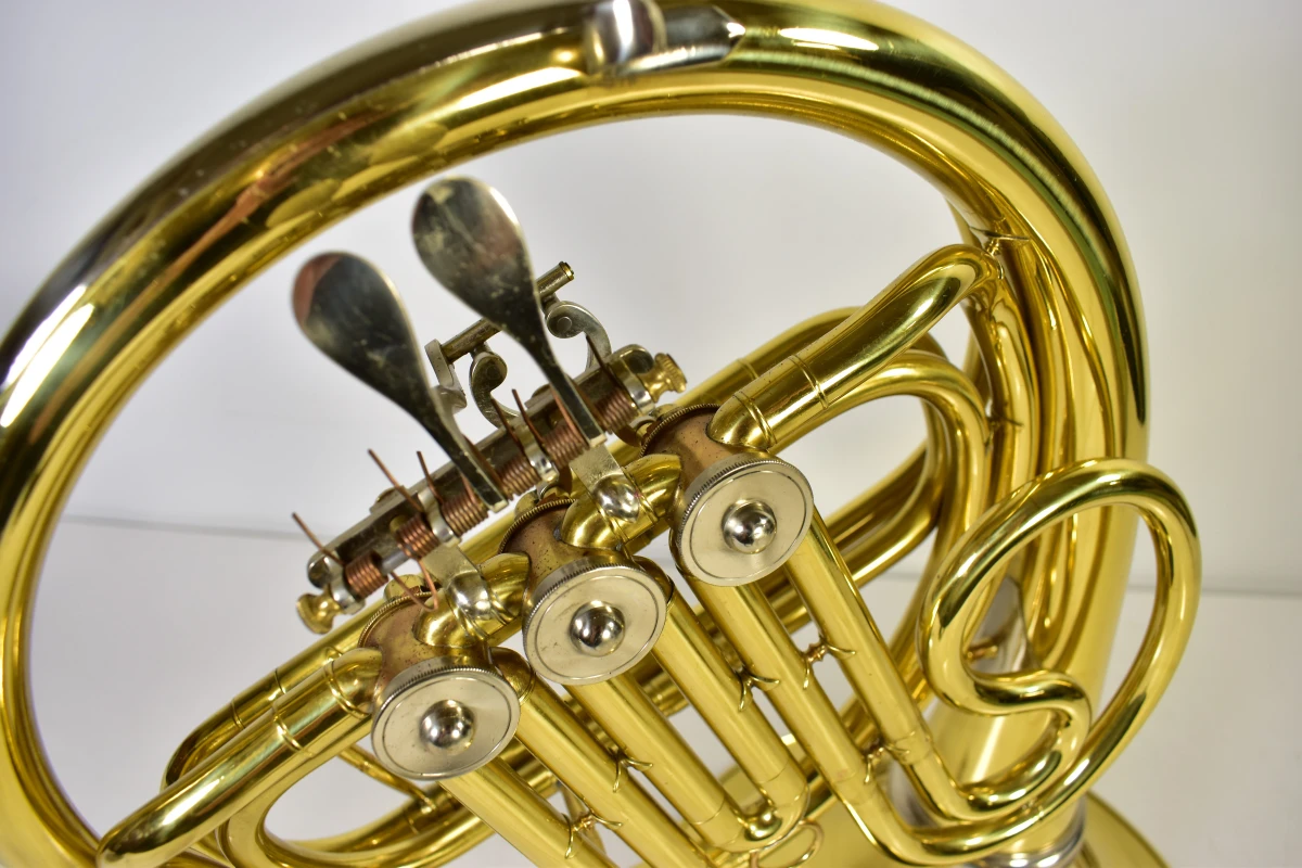 Lark Franse hoorn nr. 114032 met koffer en bladmuziek - foto 4