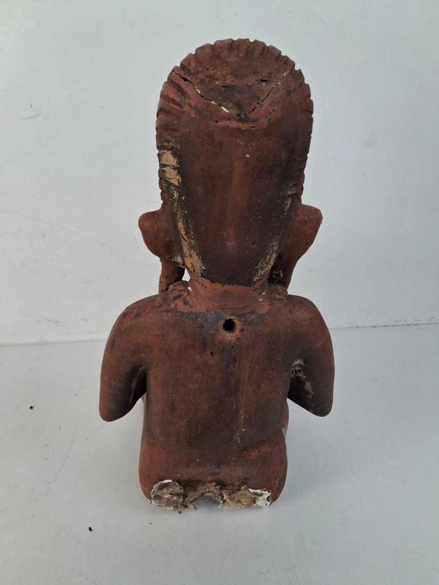 Terracotta beeld van een zittende vrouw - foto 3
