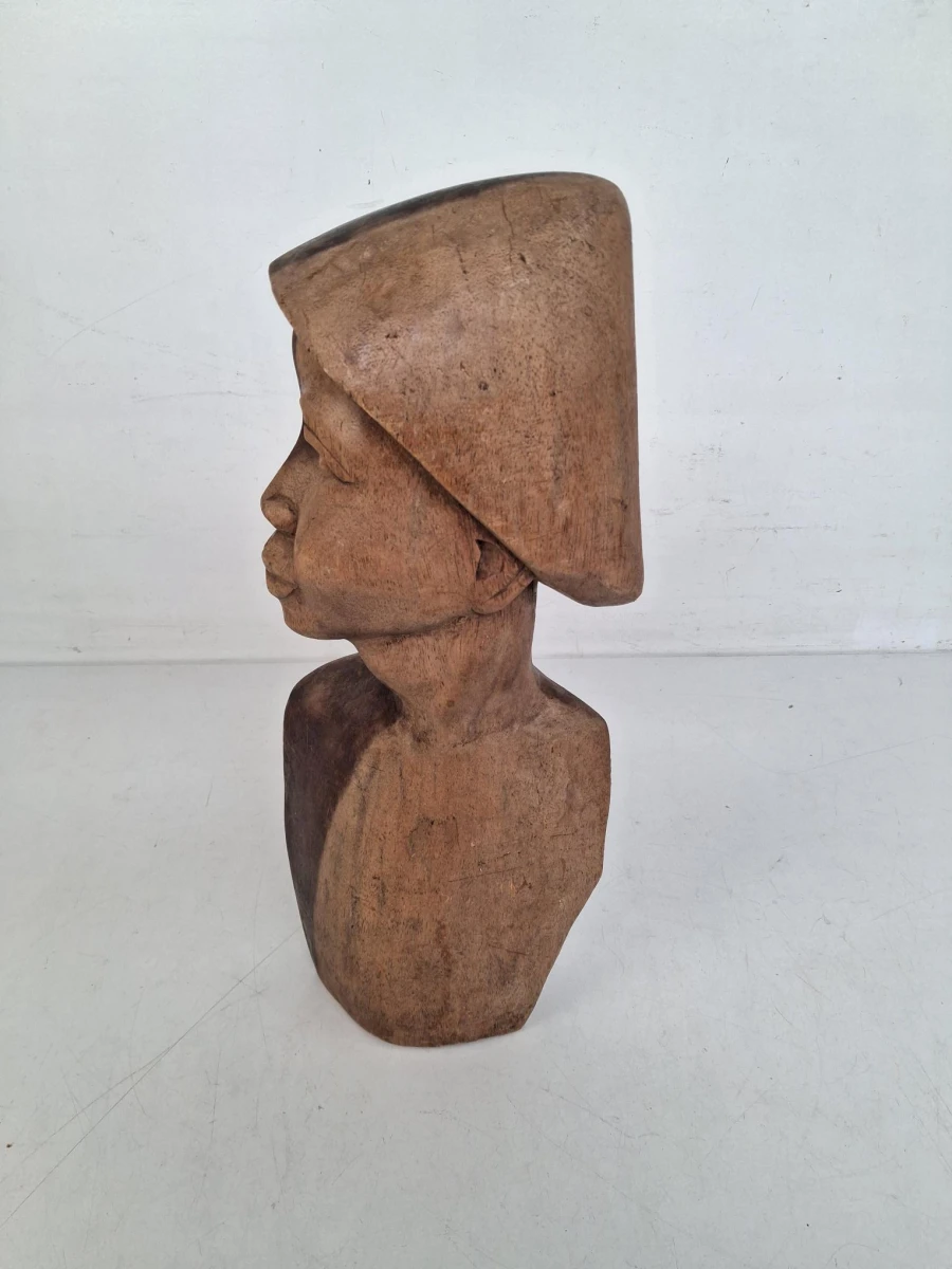 Handgesneden houten buste - foto 2