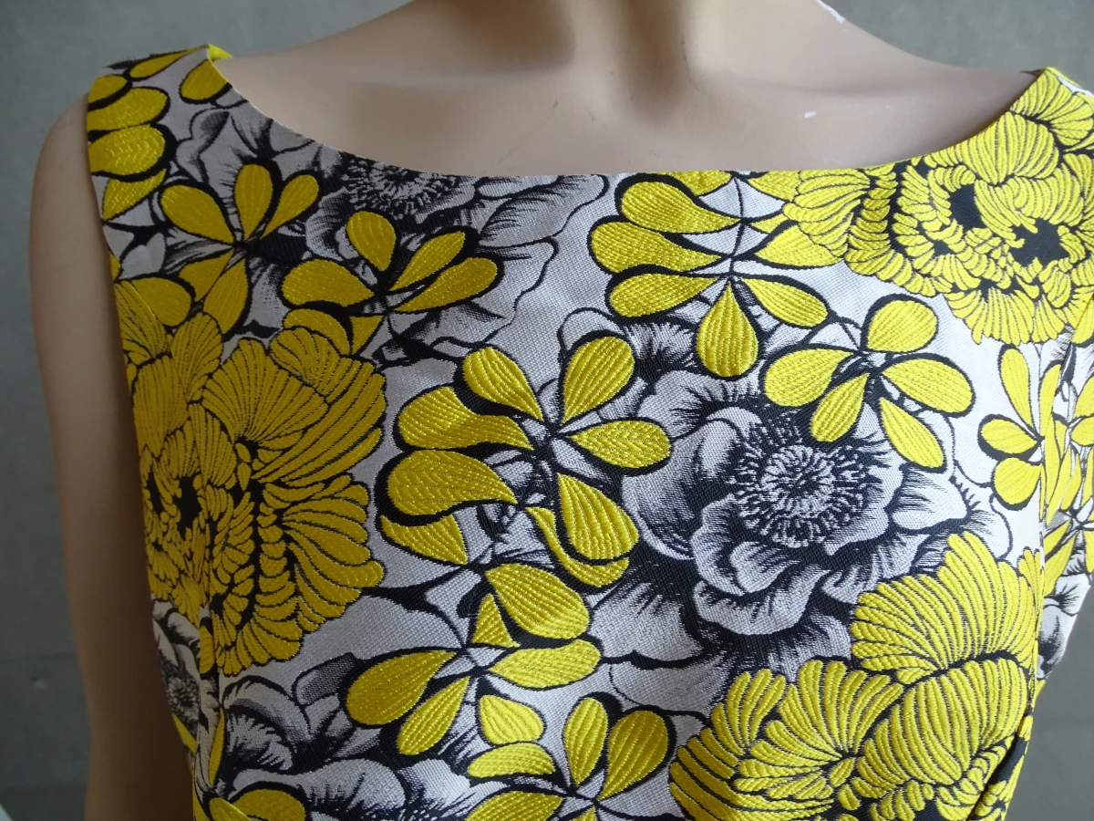 Damsel  jurk met gele en zwarte bloemenprint - foto 2