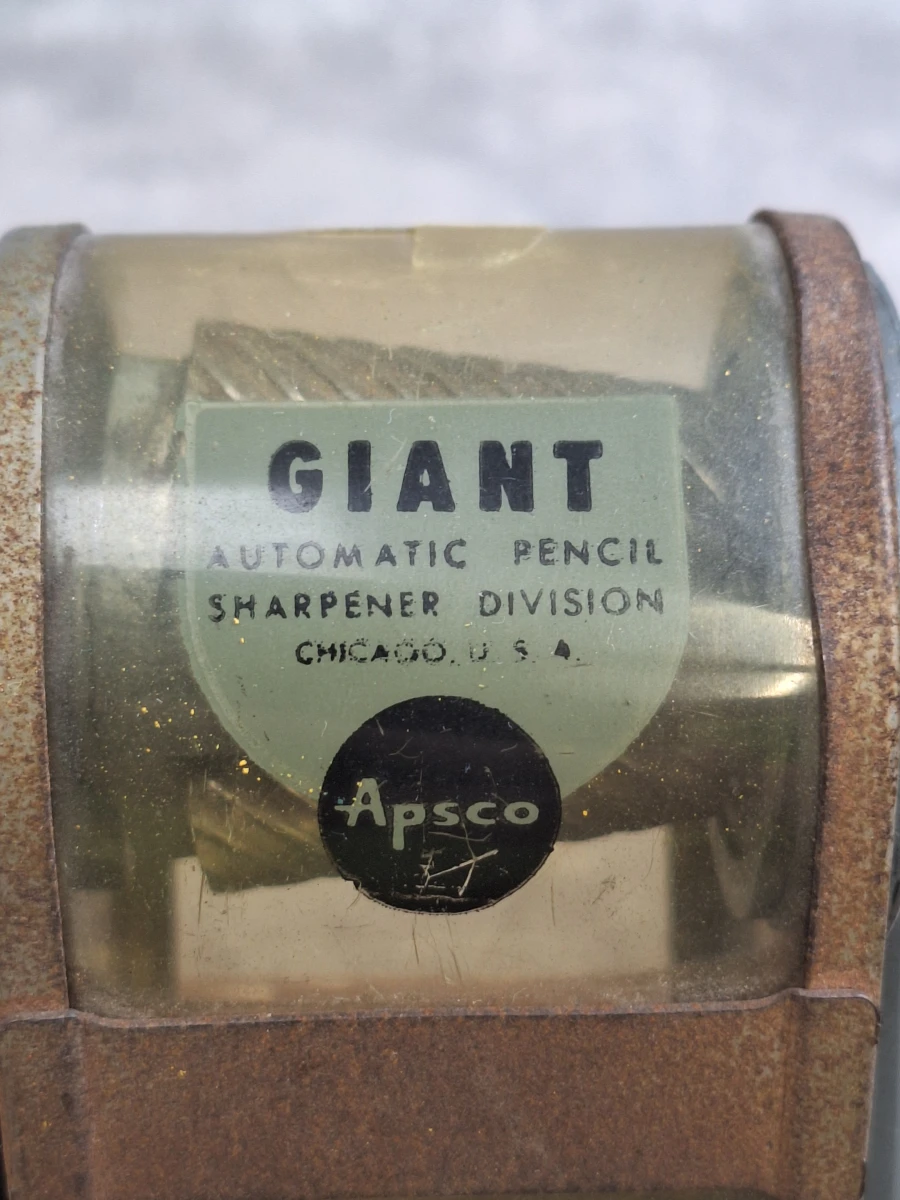 Verzameling vintage kantoorbenodigdheden en tekenattributen van o.a. Rotring, Apsco en Scotch - foto 16