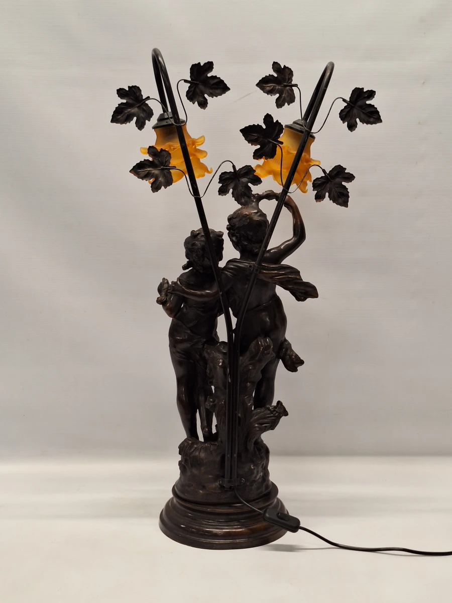 Romantische tafellamp naar Auguste Moreau - sculpturaal decor met twee amberkleurige bloemkappen - foto 11