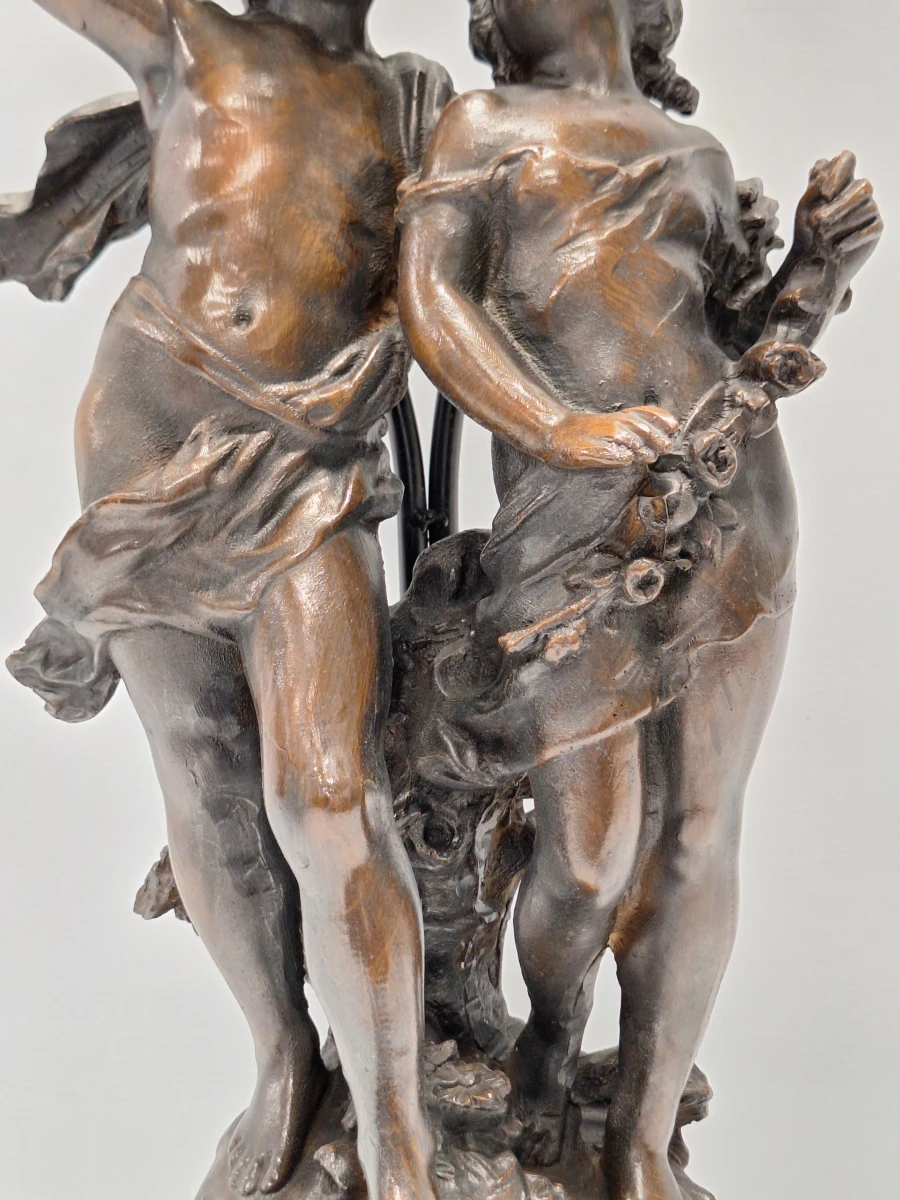Romantische tafellamp naar Auguste Moreau - sculpturaal decor met twee amberkleurige bloemkappen - foto 5