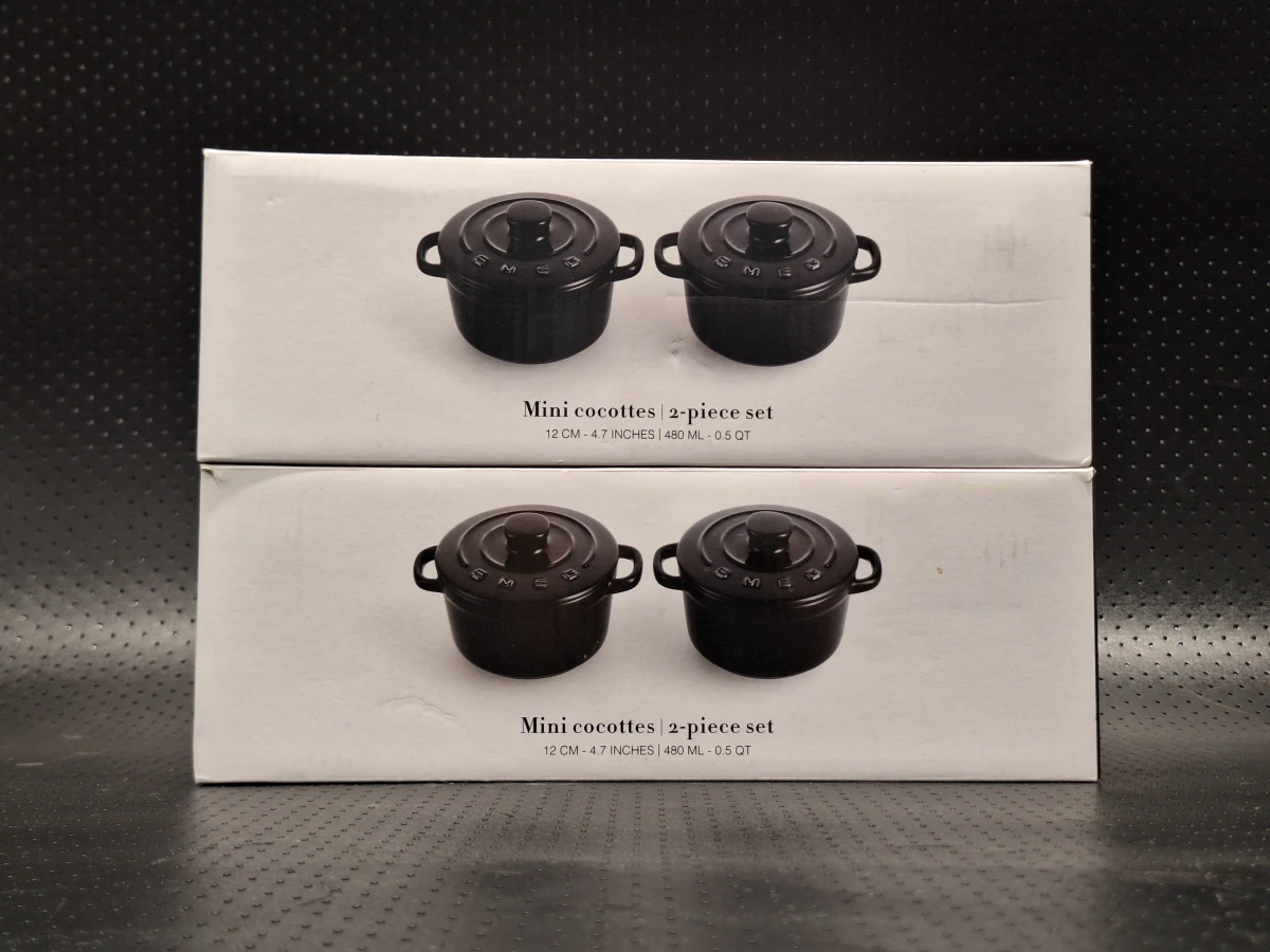 Set van 4 Smeg Mini Cocottes / Stoofpotjes met Deksel - Zwart Keramiek (2x Set van 2 in Originele Doos) - foto 2