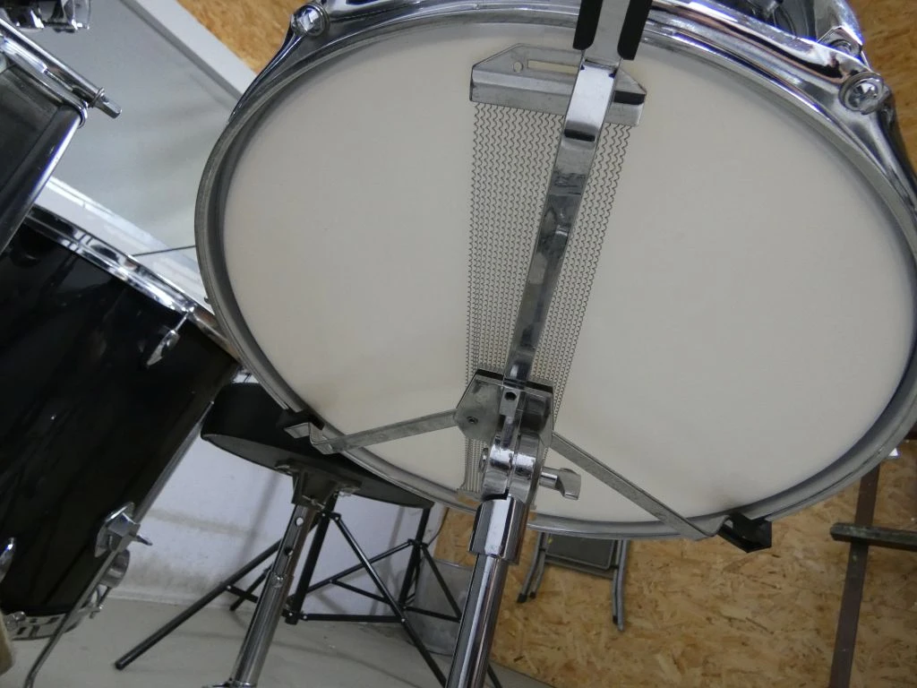 Compleet drumstel met bekkens en drumstokken - foto 11