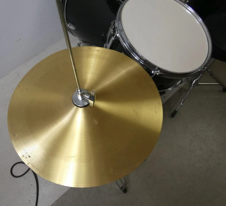 Compleet drumstel met bekkens en drumstokken - foto 7