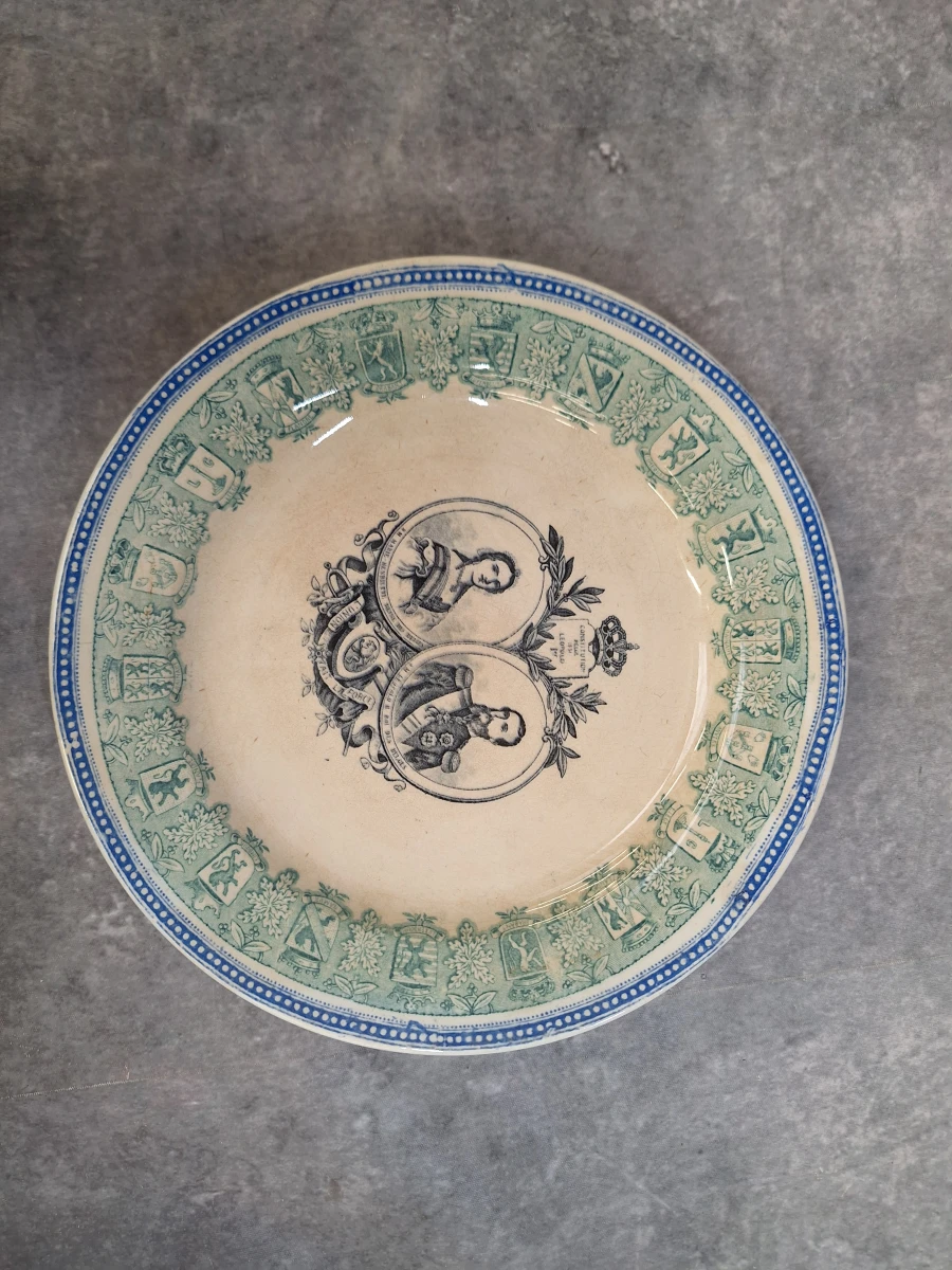 Set van 3 Antieke Herdenkingsborden Boch Frères Keramis - Koning Leopold II & Koningin Marie Henriette (19e Eeuw) - foto 9