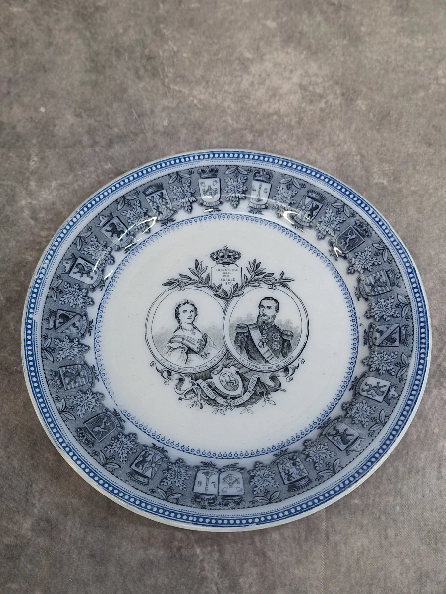 Set van 3 Antieke Herdenkingsborden Boch Frères Keramis - Koning Leopold II & Koningin Marie Henriette (19e Eeuw) - foto 3