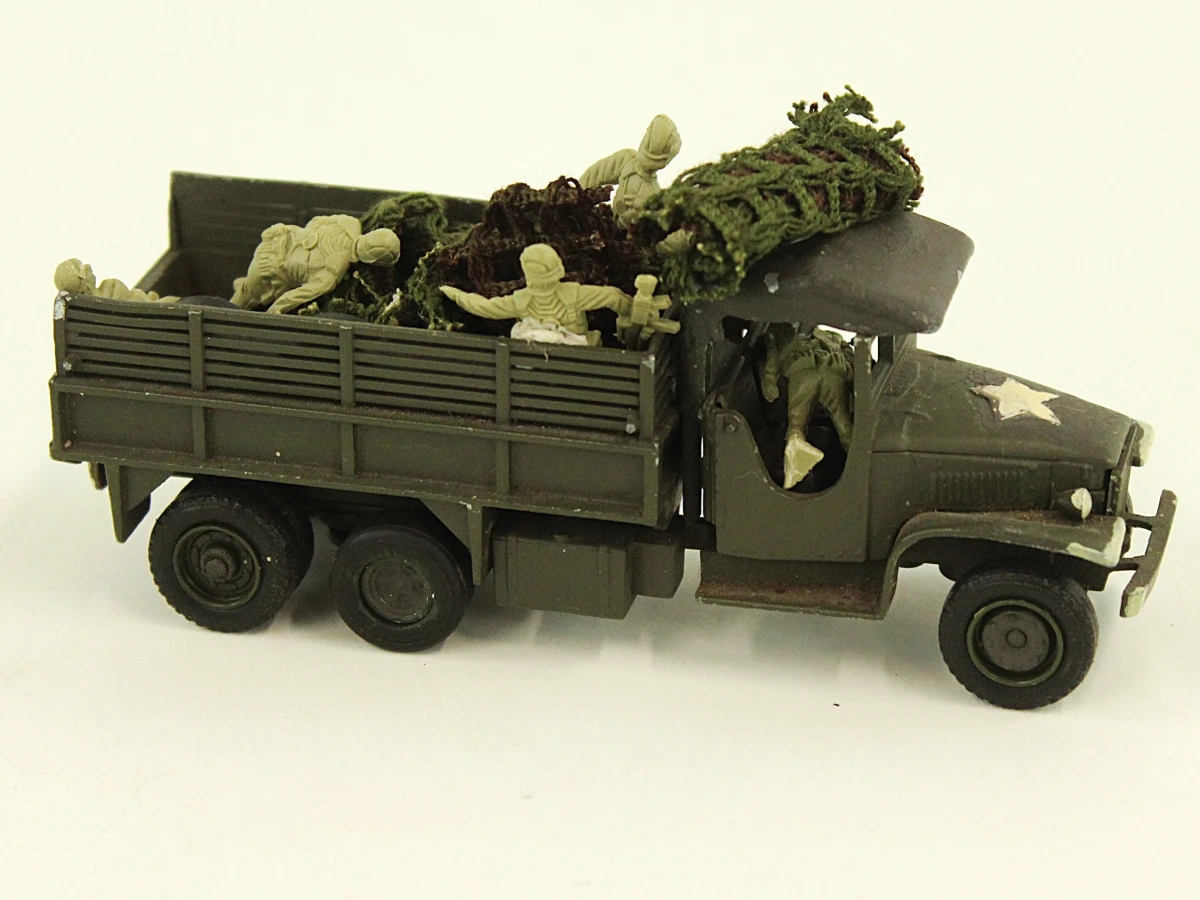 Lot militaire modelauto's en soldaat - foto 6