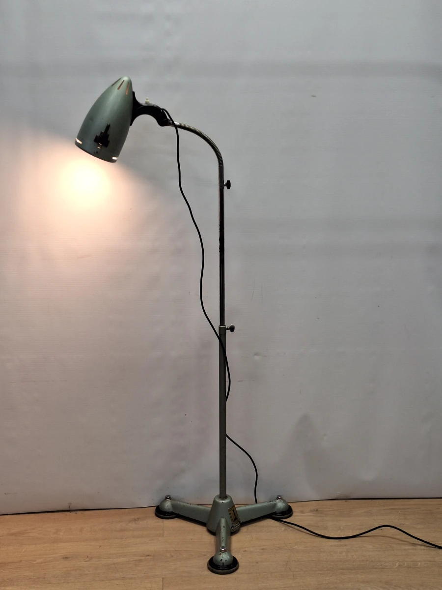 Origial Hanau vintage industriële vloerlamp – voormalig Deutsche Bundeswehr - foto 2