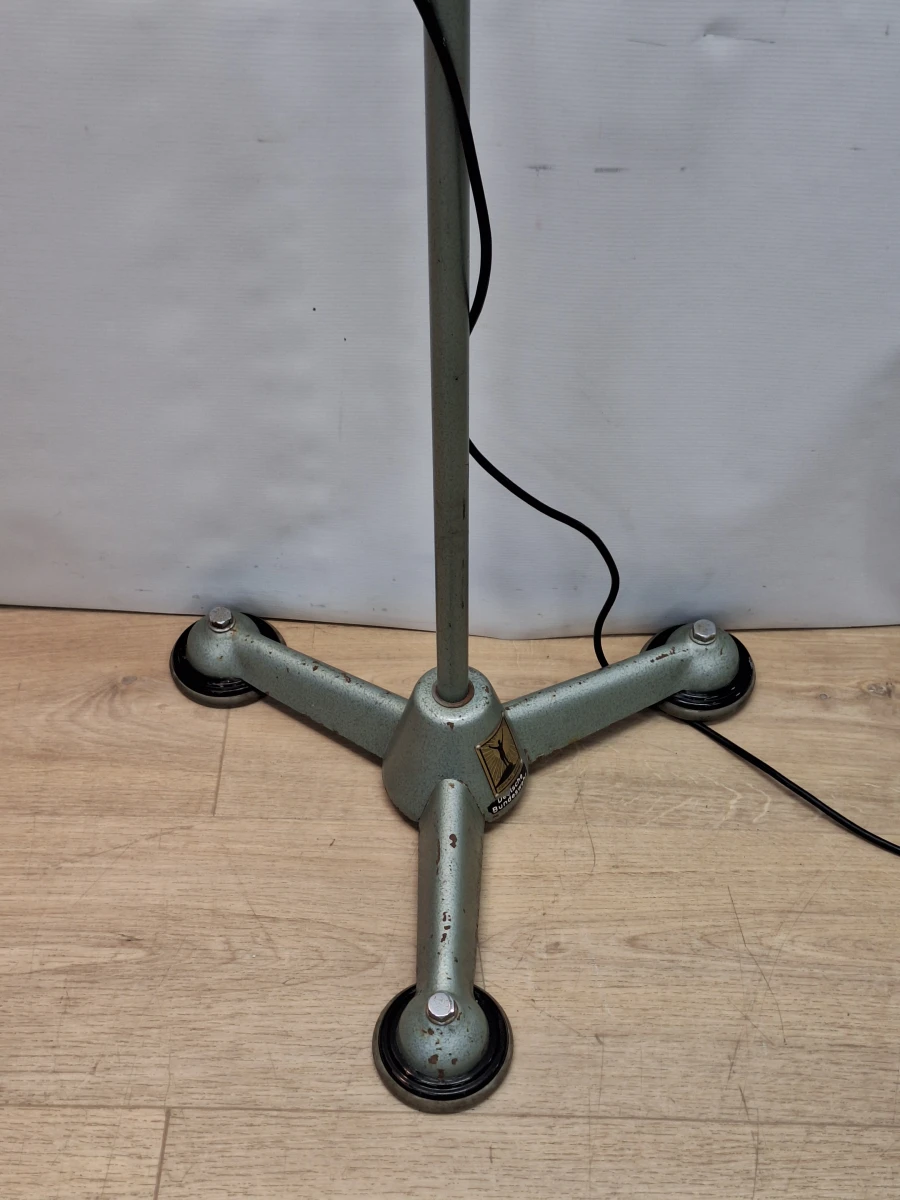 Origial Hanau vintage industriële vloerlamp – voormalig Deutsche Bundeswehr - foto 3