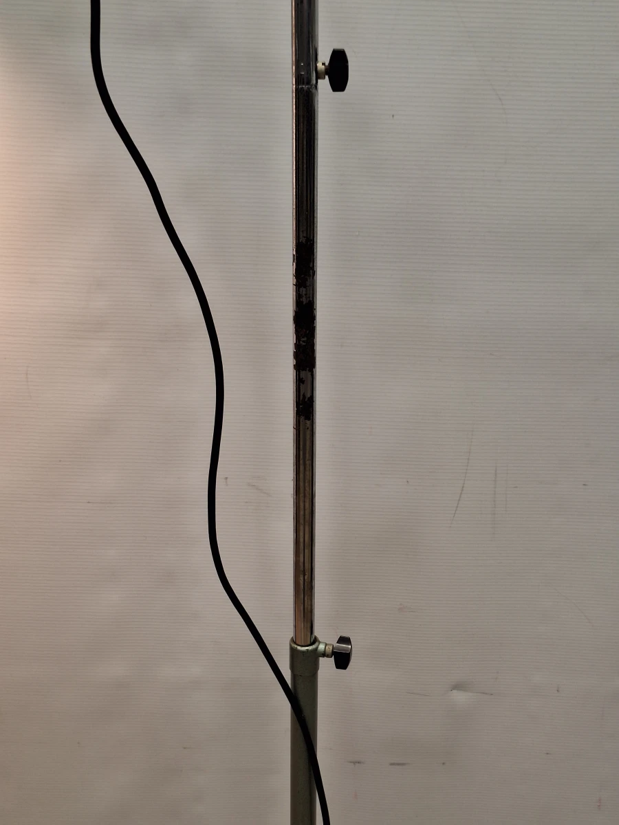 Origial Hanau vintage industriële vloerlamp – voormalig Deutsche Bundeswehr - foto 4