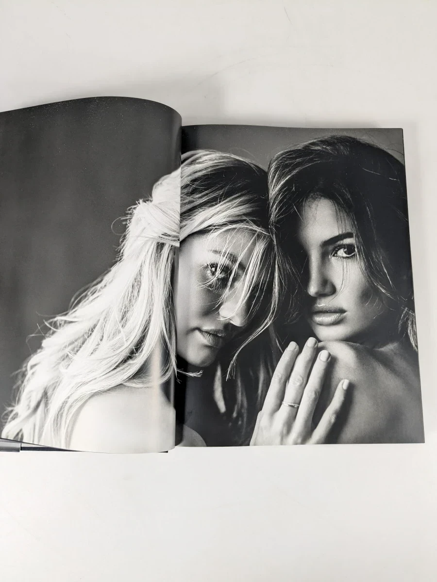Fotoboek Angels van Russell James met naaktfotografie (Engelse versie) - foto 3