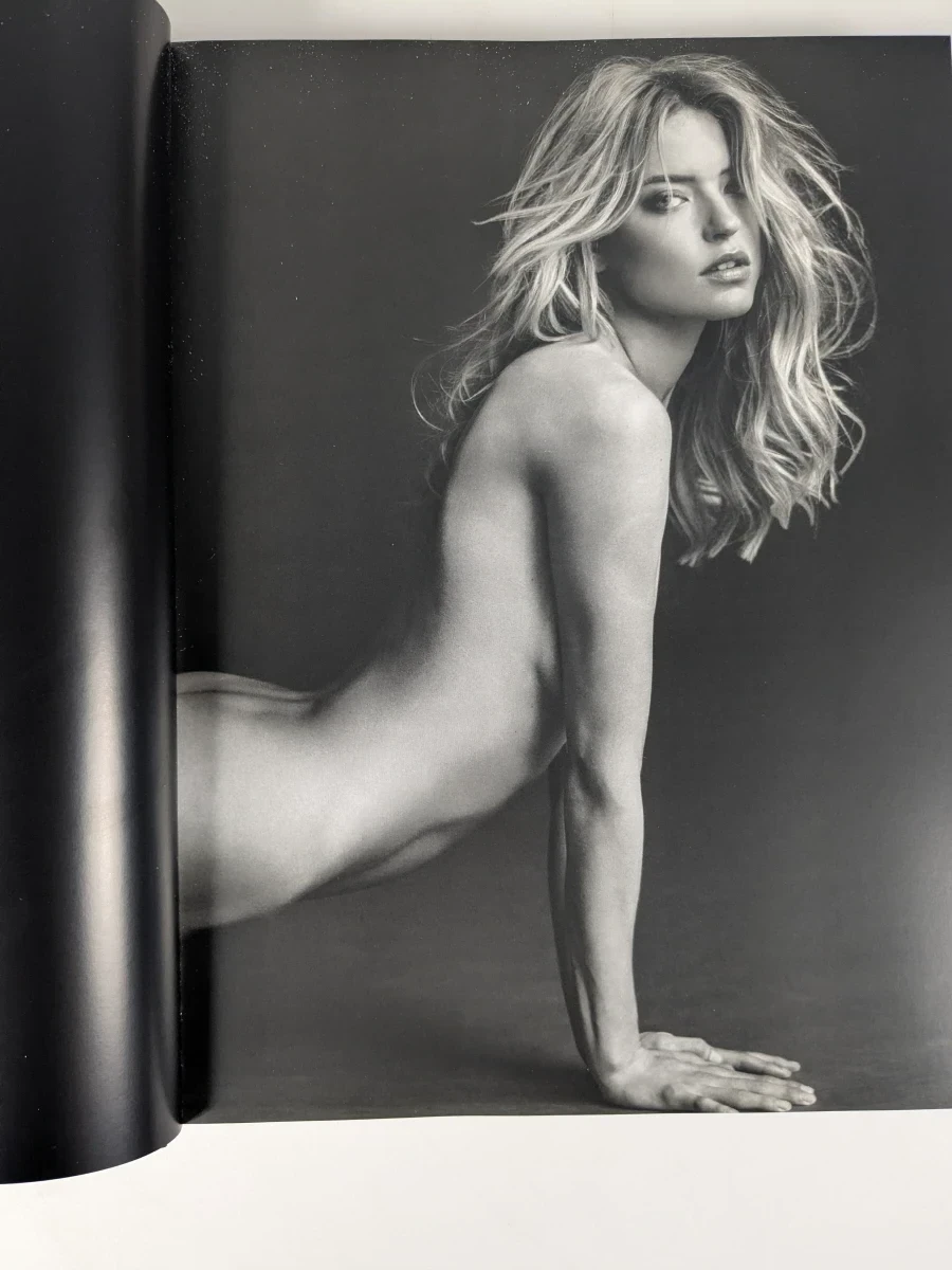 Fotoboek Angels van Russell James met naaktfotografie (Engelse versie) - foto 11