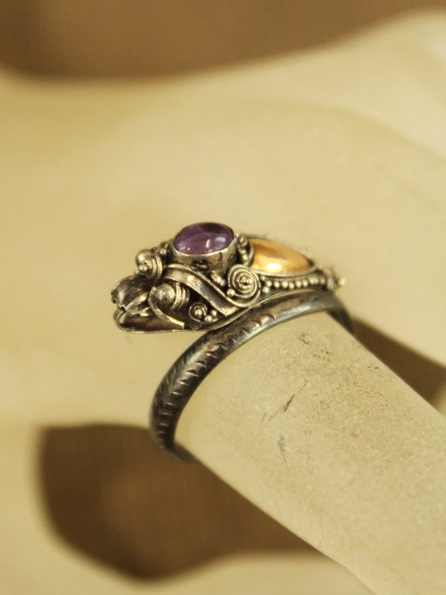 Vintage Aziatische sterling zilveren drakenring met amethist en verguld accent - foto 3