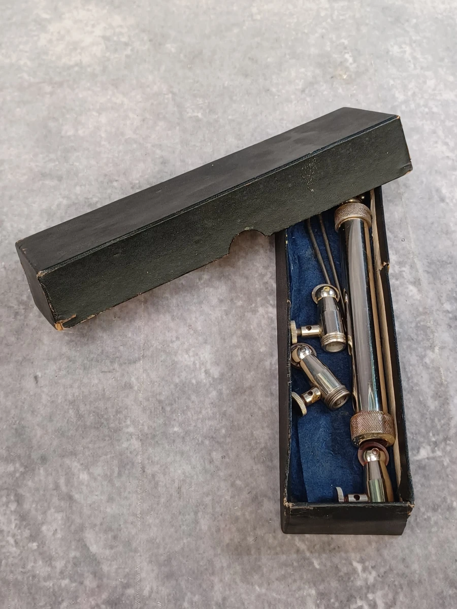 Uitgebreide en historische medische dokterset met Original Record instrumentendoos, diagnostische instrumenten en medicijnblikken - foto 19
