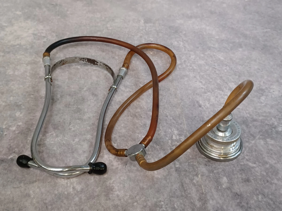 Uitgebreide en historische medische dokterset met Original Record instrumentendoos, diagnostische instrumenten en medicijnblikken - foto 20