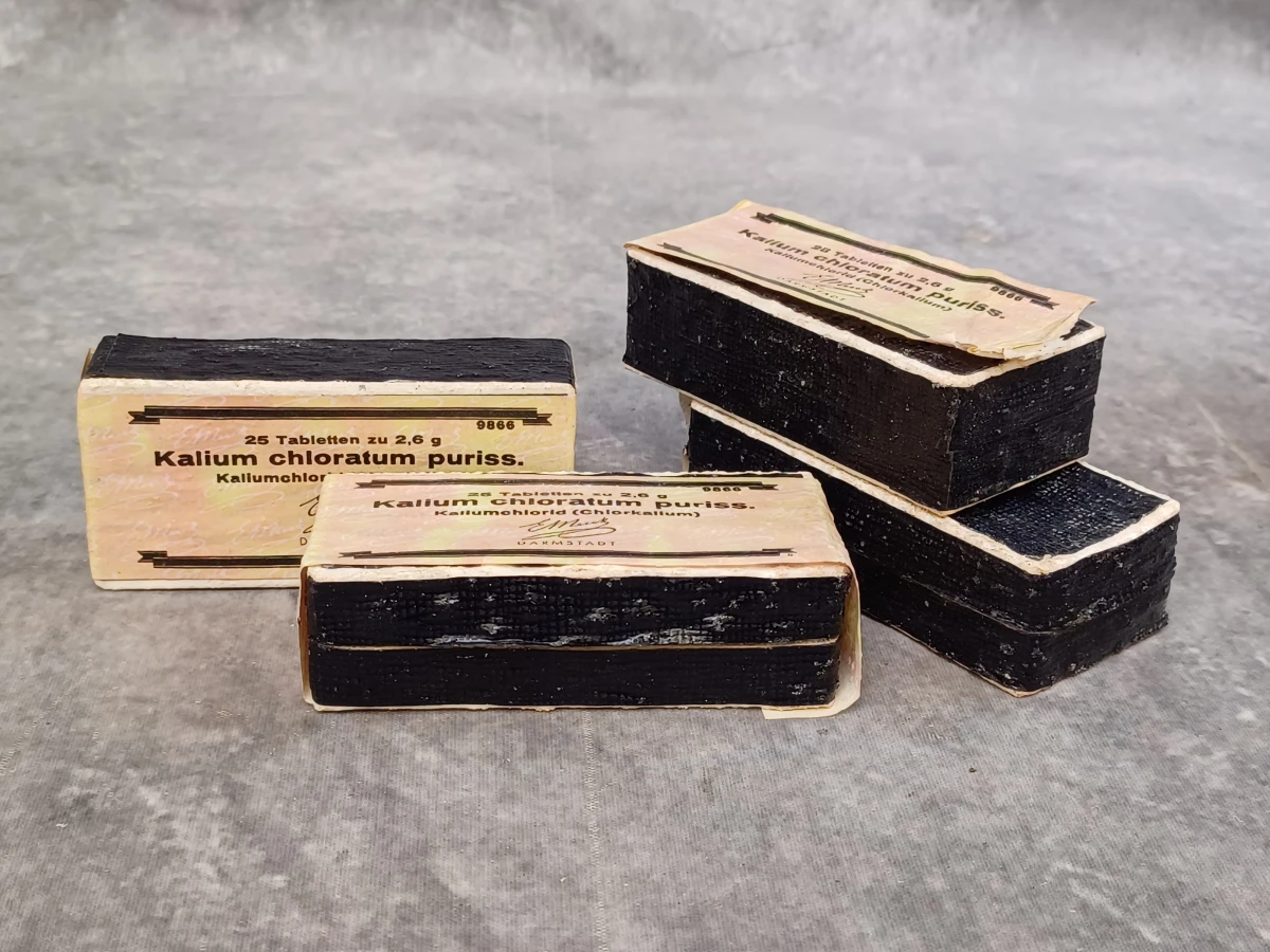 Uitgebreide en historische medische dokterset met Original Record instrumentendoos, diagnostische instrumenten en medicijnblikken - foto 29
