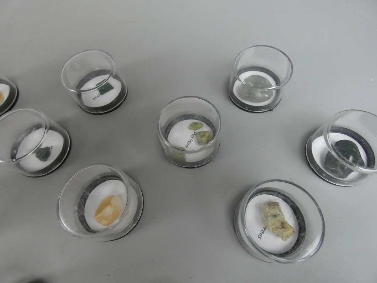 Mini Mineralen- en edelstenenverzameling - foto 3