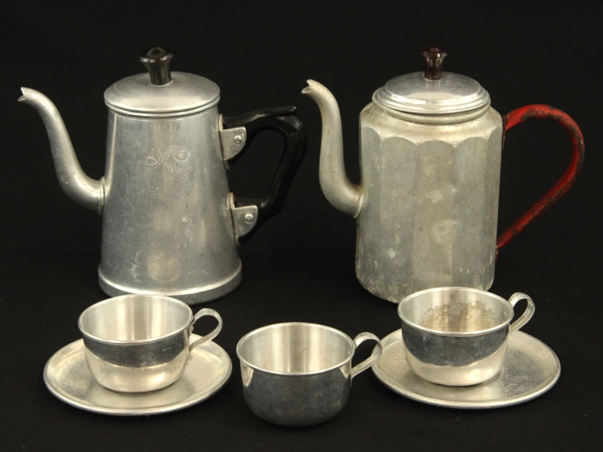 Vintage aluminium kook en thee speelservies set voor kinderen - foto 2