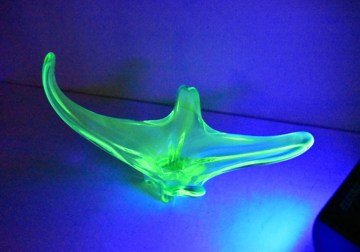 Mid-century glazen schaal in Murano-stijl met uv-fluorescentie - foto 2