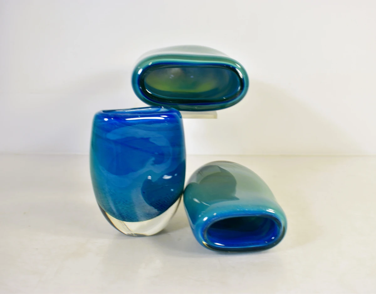 Set van drie handgemaakte blauwglazen vazen - foto 4