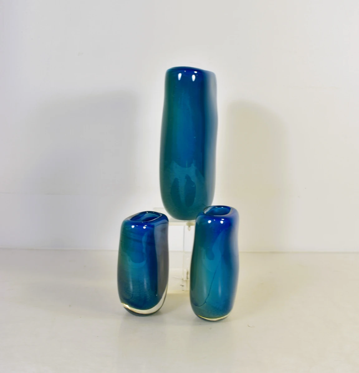 Set van drie handgemaakte blauwglazen vazen - foto 2
