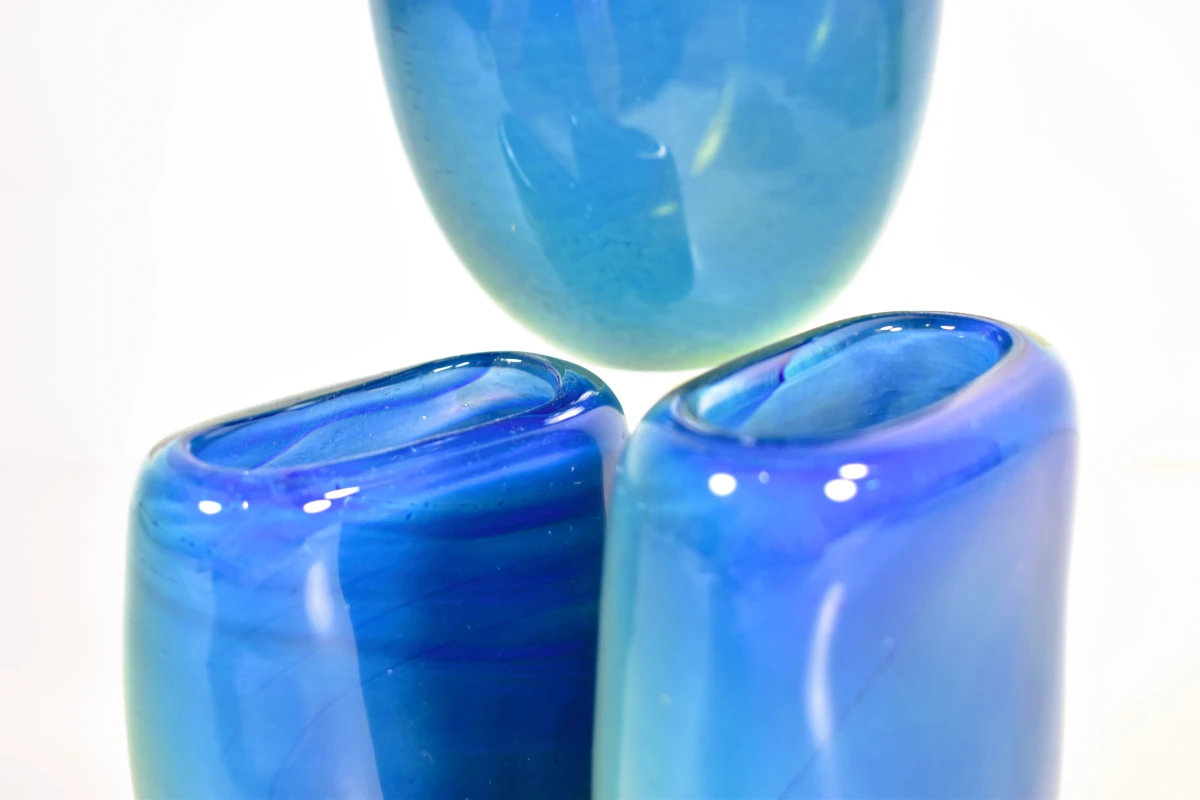 Set van drie handgemaakte blauwglazen vazen - foto 6