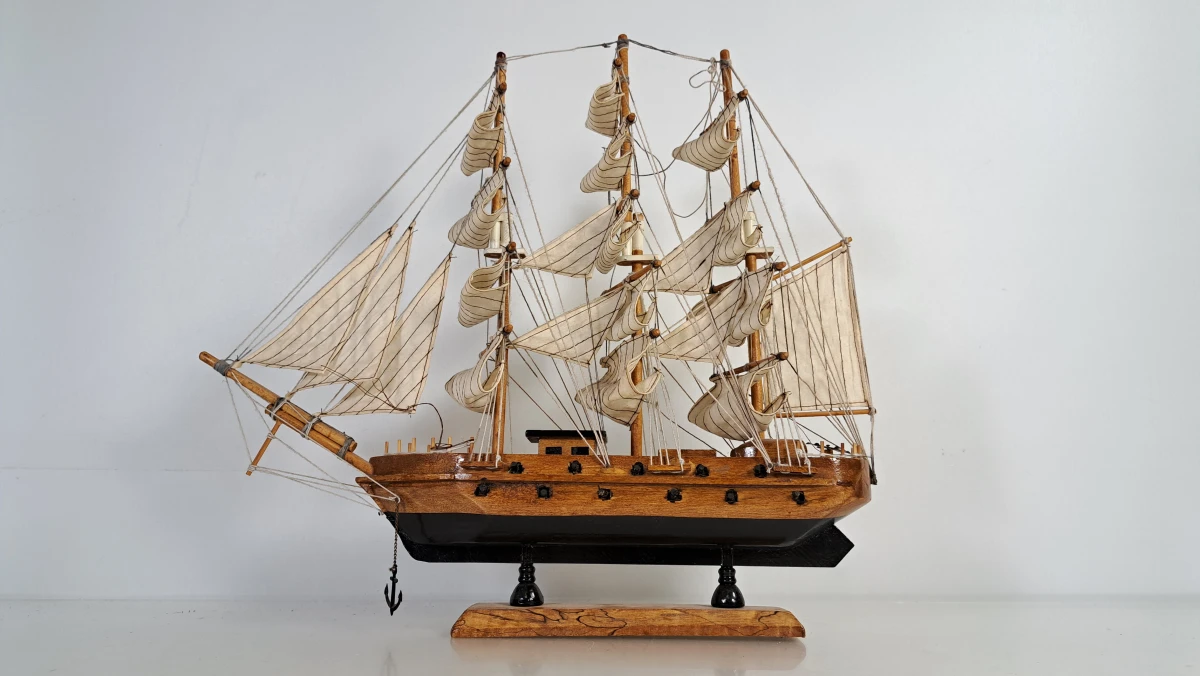 Set van 2 houten modelzeilschepen met zeilen - foto 7