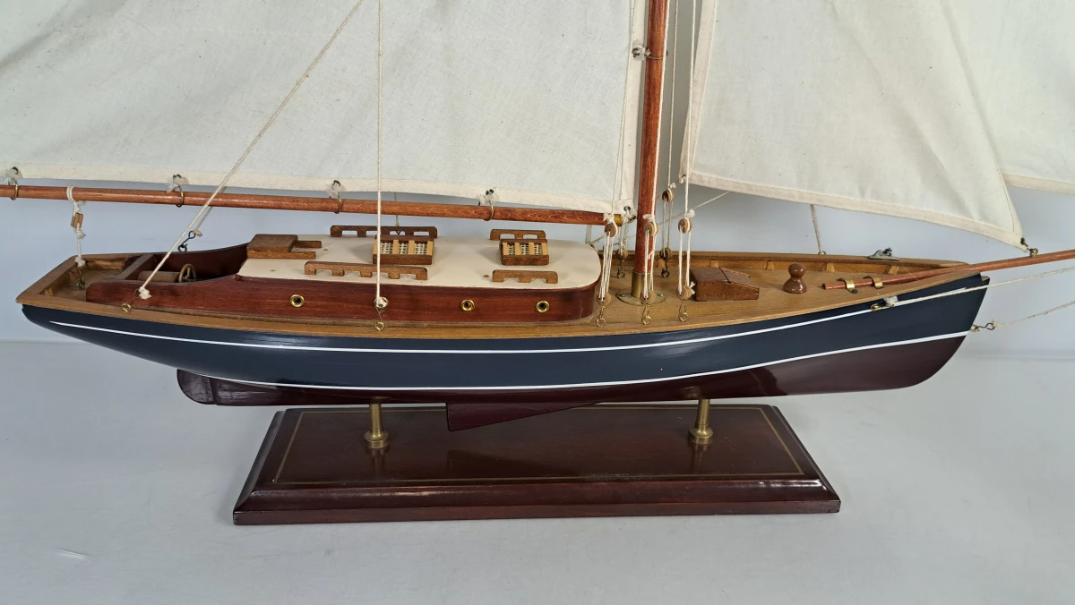 Set van 2 houten modelzeilschepen met zeilen - foto 12