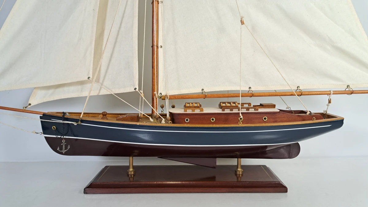 Set van 2 houten modelzeilschepen met zeilen - foto 3