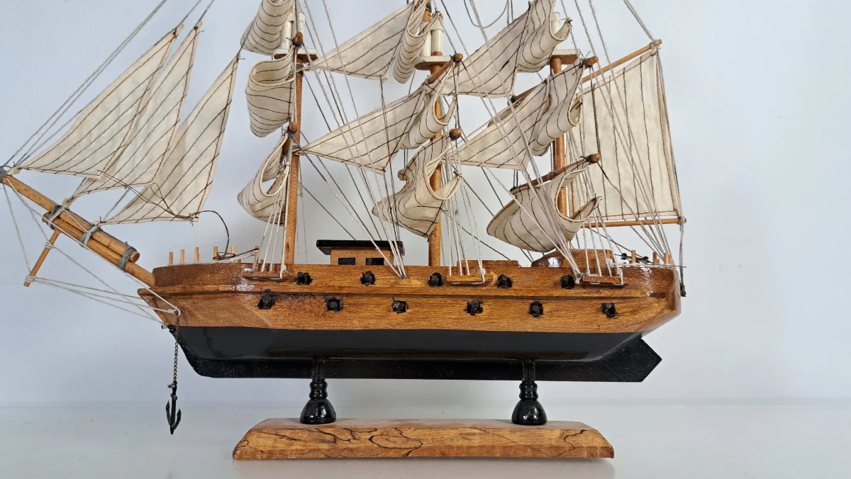 Set van 2 houten modelzeilschepen met zeilen - foto 6