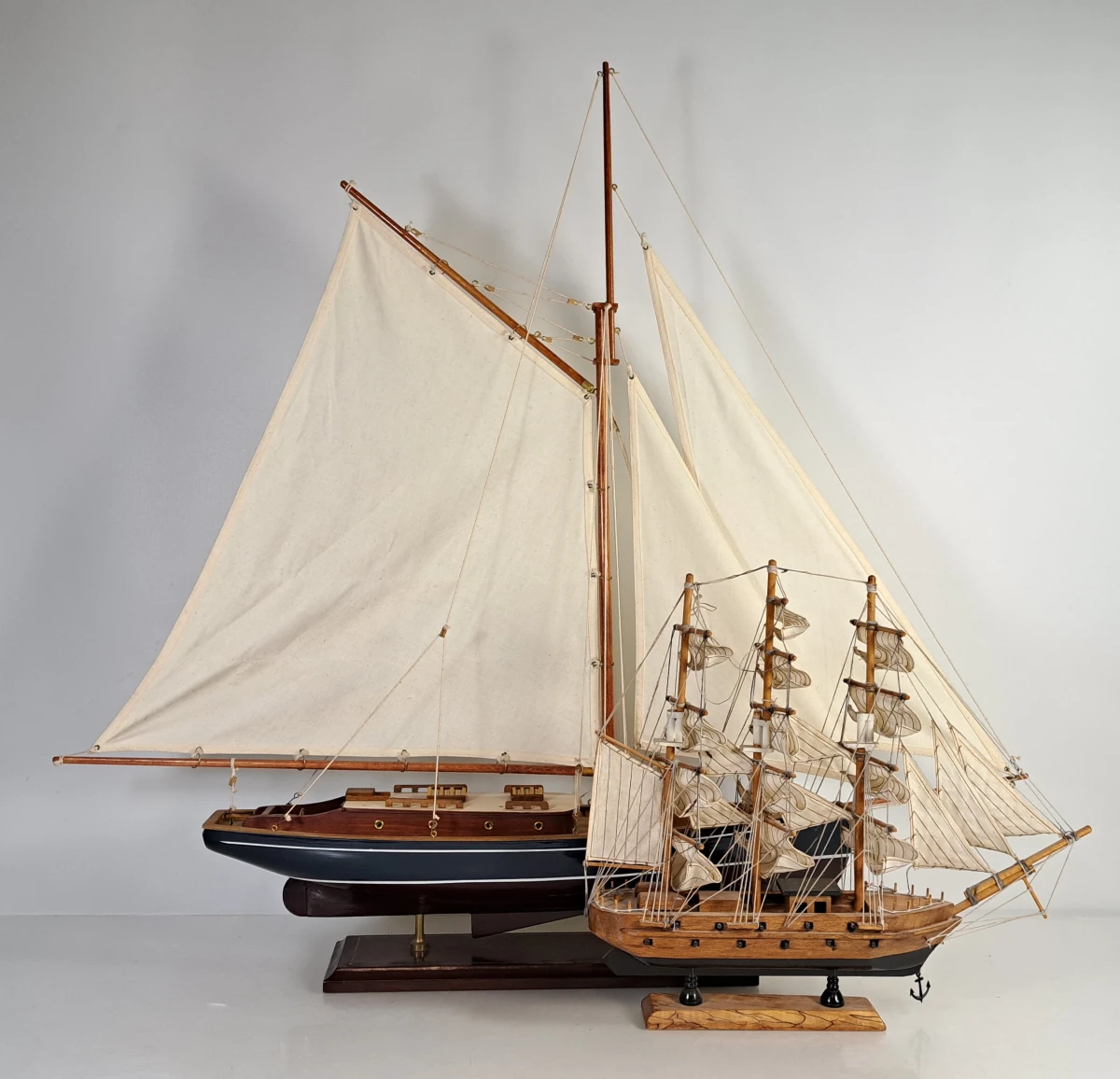 Set van 2 houten modelzeilschepen met zeilen - foto 10