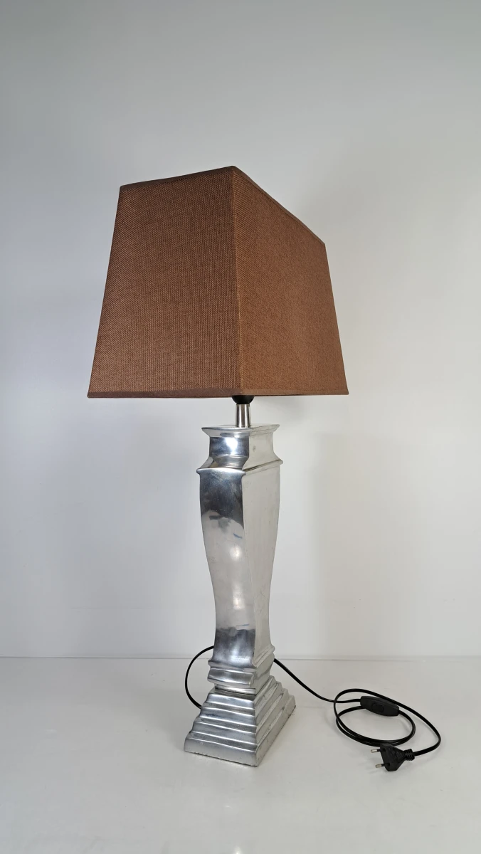 Tafellamp met metalen (aluminium) voet en bruine kap - foto 6