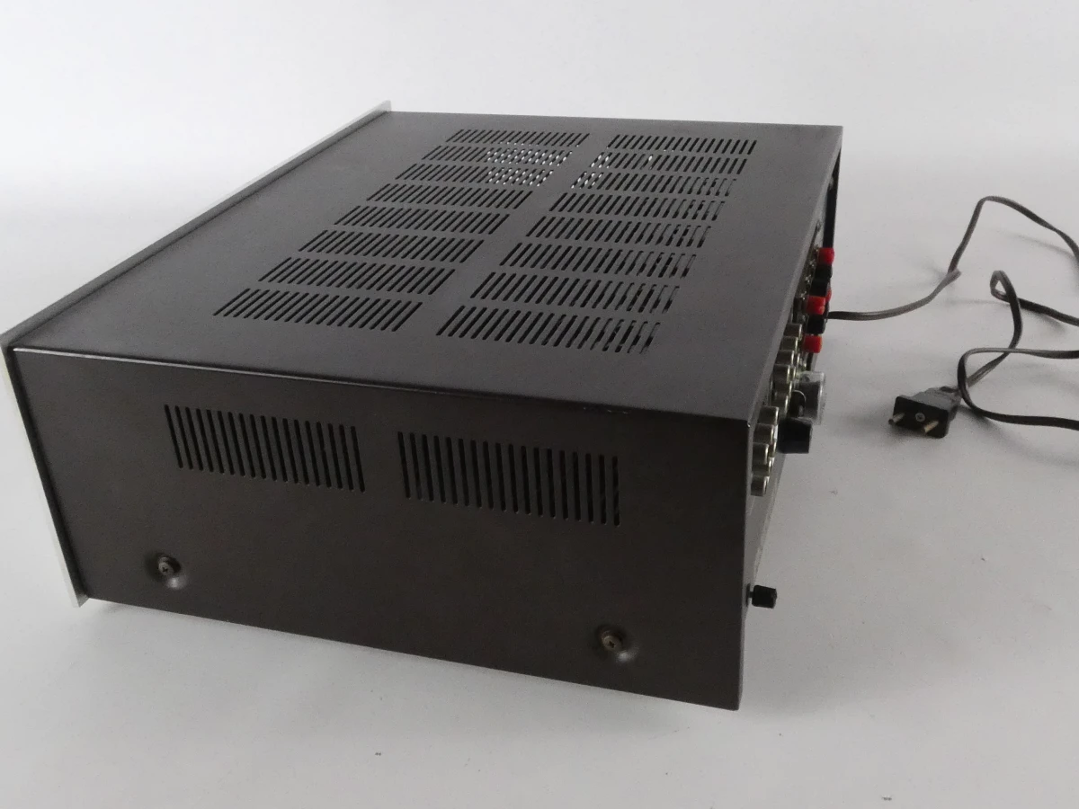 Sanyo stereo voorversterker DCA 1001A - foto 13