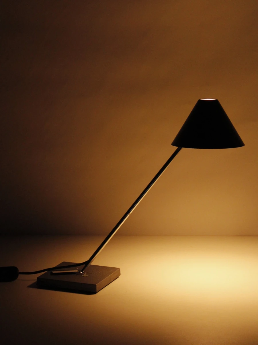 Moderne metalen bureaulamp met grijze kap - foto 9