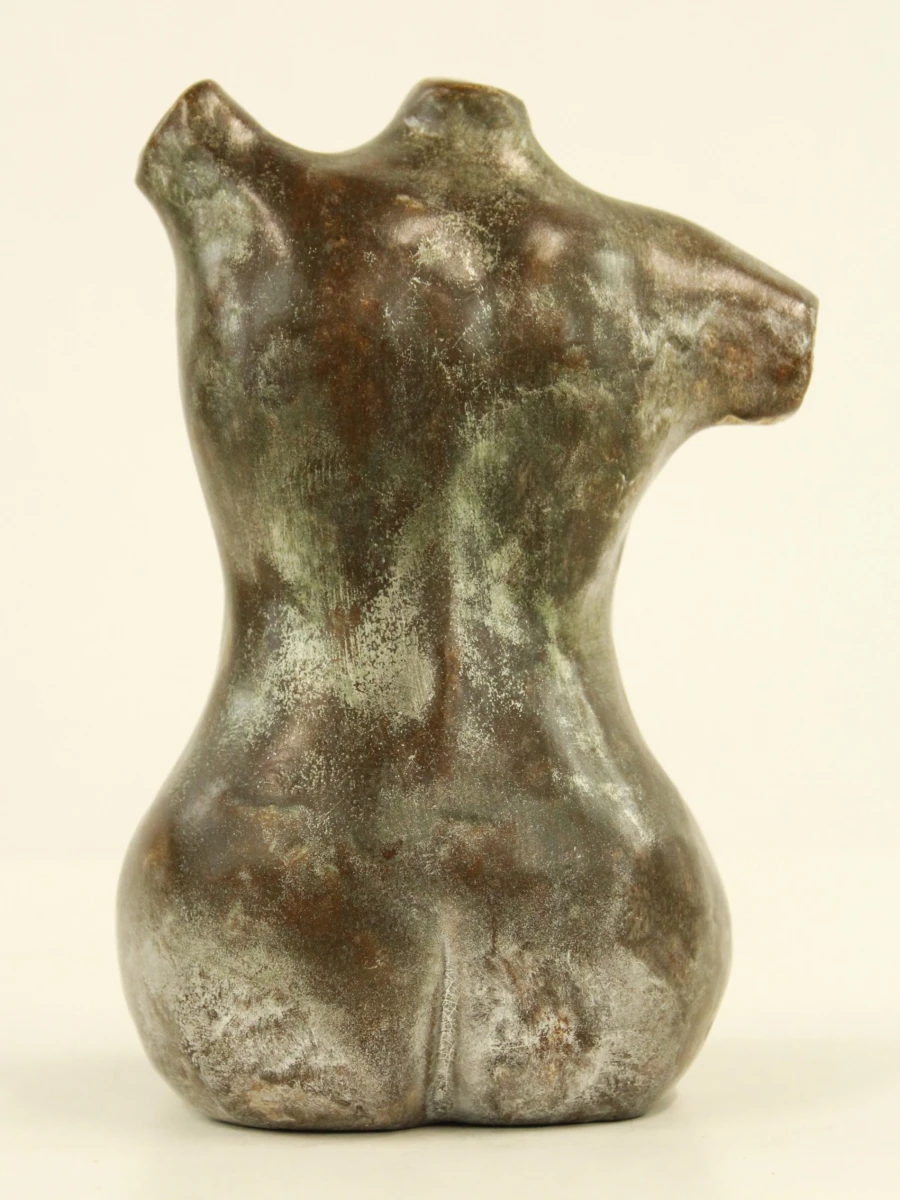Keramische vrouwentorso in glanzende metalickleur met patina - foto 5
