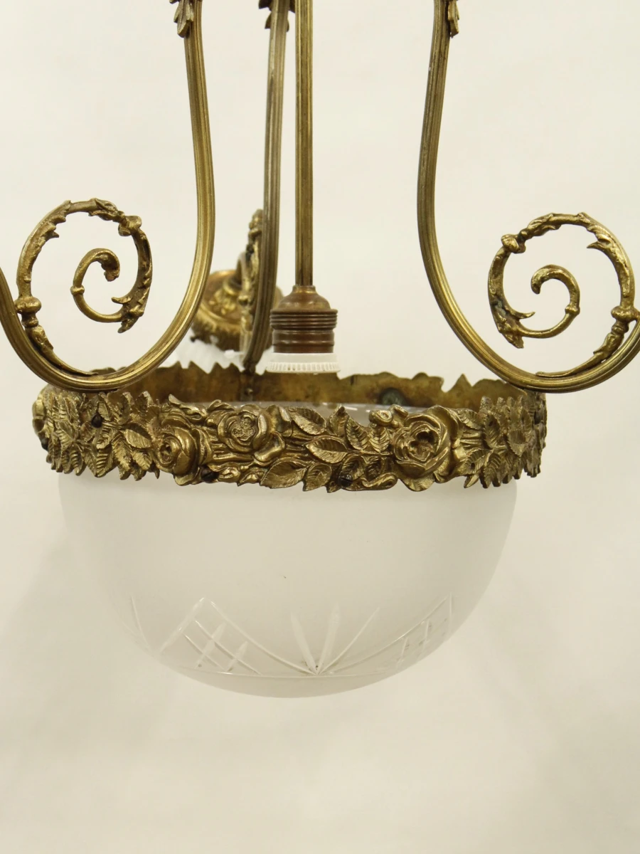 Antieke hanglamp met glas en messing decoratie - foto 4