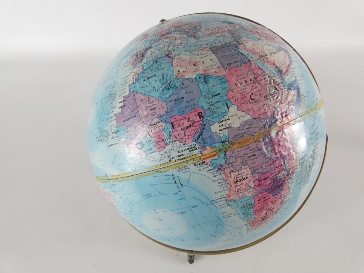 Vintage wereldbol op houten standaard - foto 2