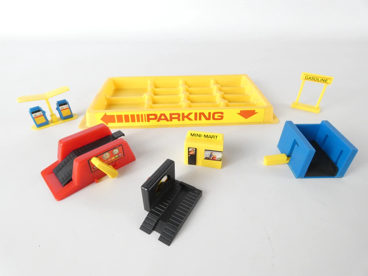 Micro Machines speelset met auto's en parkeerplaats - foto 3