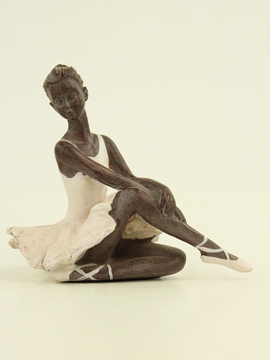 Triptiek figuratieve ballerina-sculpturen in contrast - foto 3