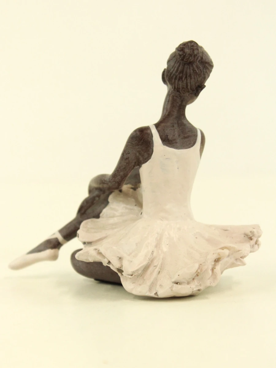 Triptiek figuratieve ballerina-sculpturen in contrast - foto 4