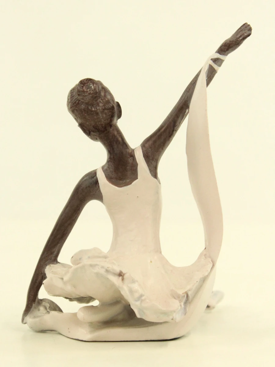 Triptiek figuratieve ballerina-sculpturen in contrast - foto 6