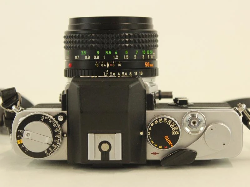 Minolta XE-5 Spiegelreflexcamera met MC Rokkor-PF 50mm f/1.7 Lens