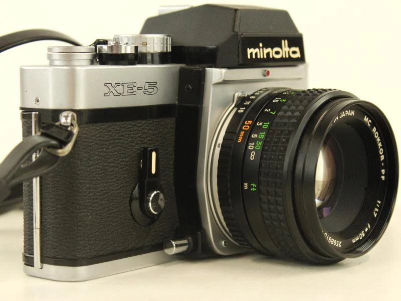 Minolta XE-5 Spiegelreflexcamera met MC Rokkor-PF 50mm f/1.7 Lens