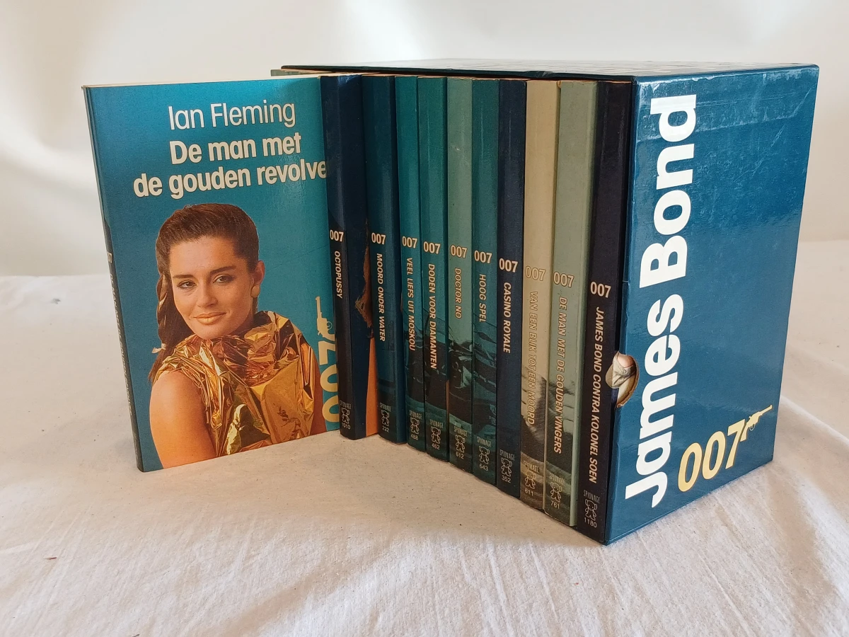 Collectie James Bond boeken in doos - foto 5