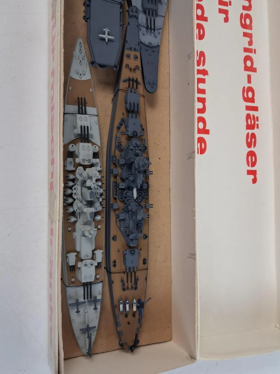 Vier miniatuur oorlogsschepen - foto 3