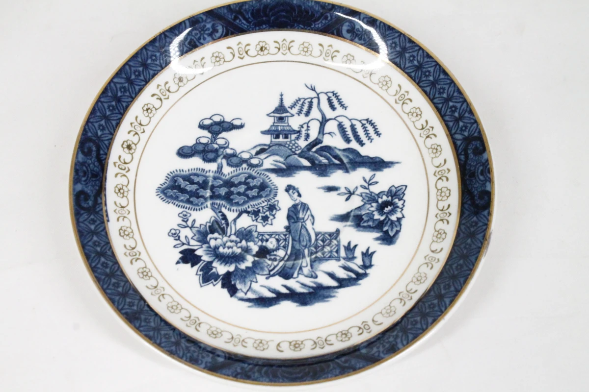 Vintage set van 4 porseleinen kopjes met schotels - foto 3